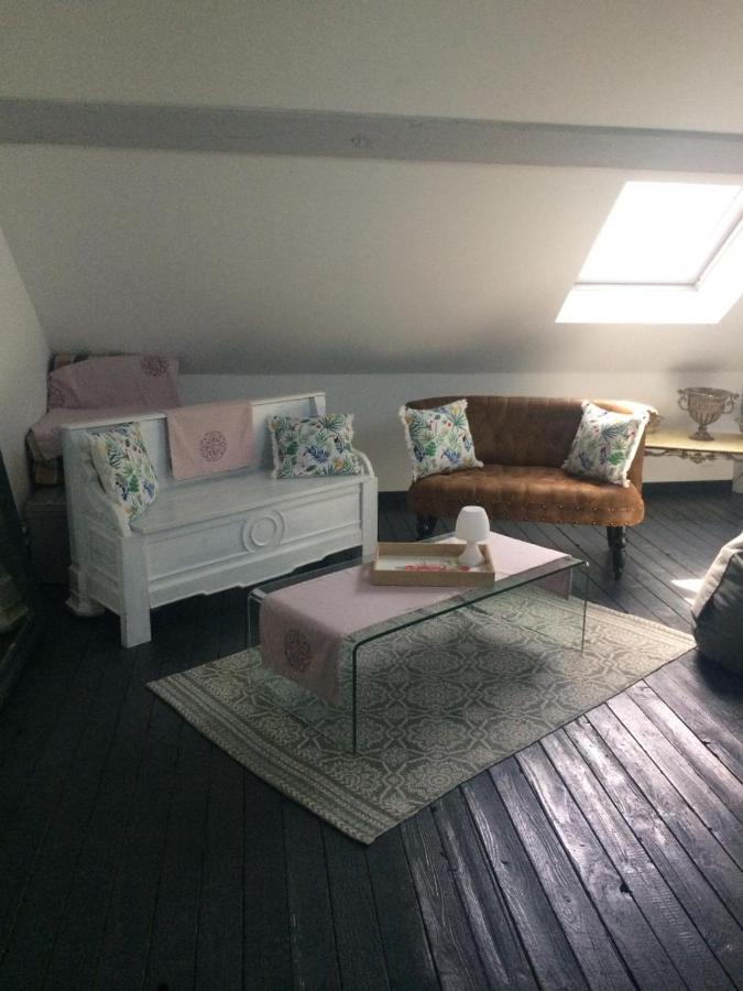 Ecole De La Route Bleue Bed & Breakfast Moiry Bagian luar foto